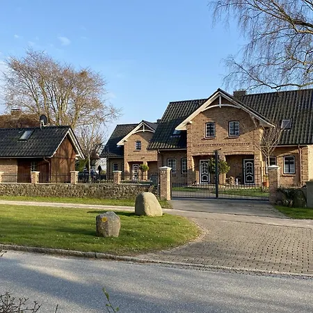 Haus Am Dorfteich D Mit Spielplatz Semesterbostad