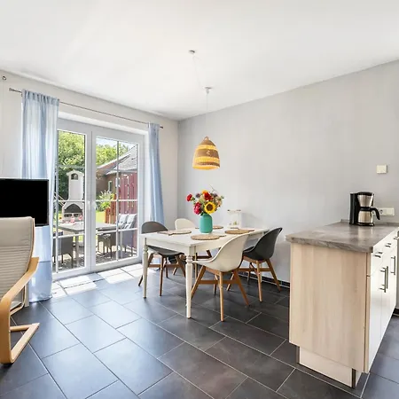 Haus Am Dorfteich D Mit Spielplatz * Fehmarn