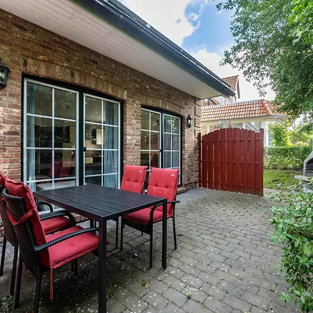 Haus Am Dorfteich D Mit Spielplatz Hébergement de vacances Fehmarn